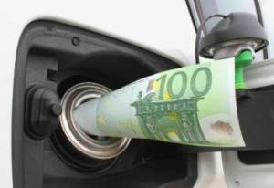 benzina-da-sabato-nuovi-aumenti