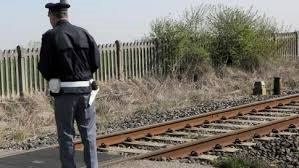 detenuto muore sotto treno