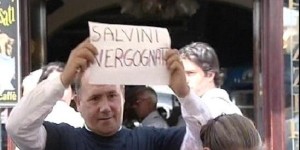 salvini-contestato-napoli-sospeso-comizio-lega-nord-600x300