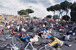 ciclisti-roma-protesta