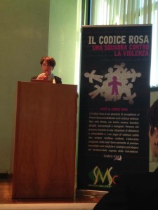 La Dott.ssa Vittoria Doretti mentre illustra in conferenza il progetto Codice Rosa