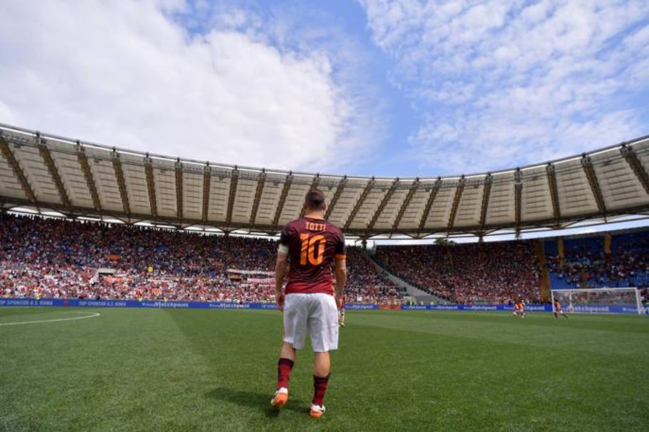 festa amara all' olimpico totti solo