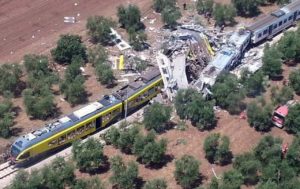 scontro tra treni puglia