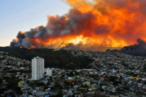 Gigantesco incendio in Cile