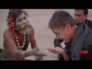 Reza Aslan reporter della Cnn mangia cervello umano