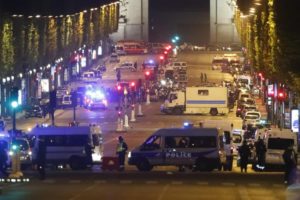 attentato sugli champs-elysees