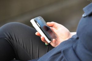 Sentenza storica, legame tra smartphone e tumore al cervello