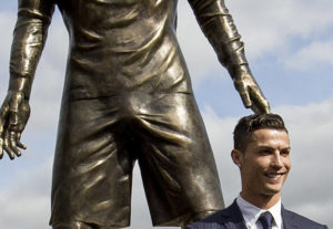 statua di cristiano ronaldo