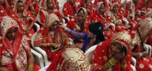 India, bastoni alle donne contro i mariti violenti