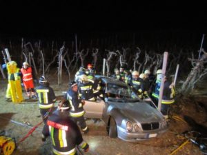 Auto fuori strada, un morto e tre dispersi