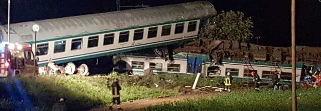 scontro tra treno e TIR