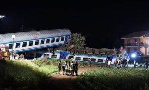 scontro tra treno e TIR