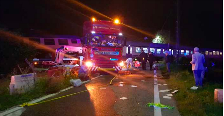 scontro tra treno e TIR