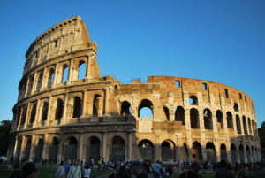 stacca frammento di Colosseo